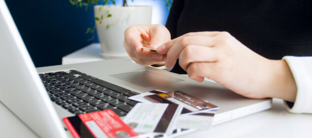 Cardul de credit pentru afaceri mici: Merită să îl ai și să îl folosești?