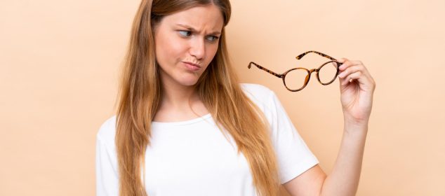 Riscurile nepurtării ochelarilor de vedere